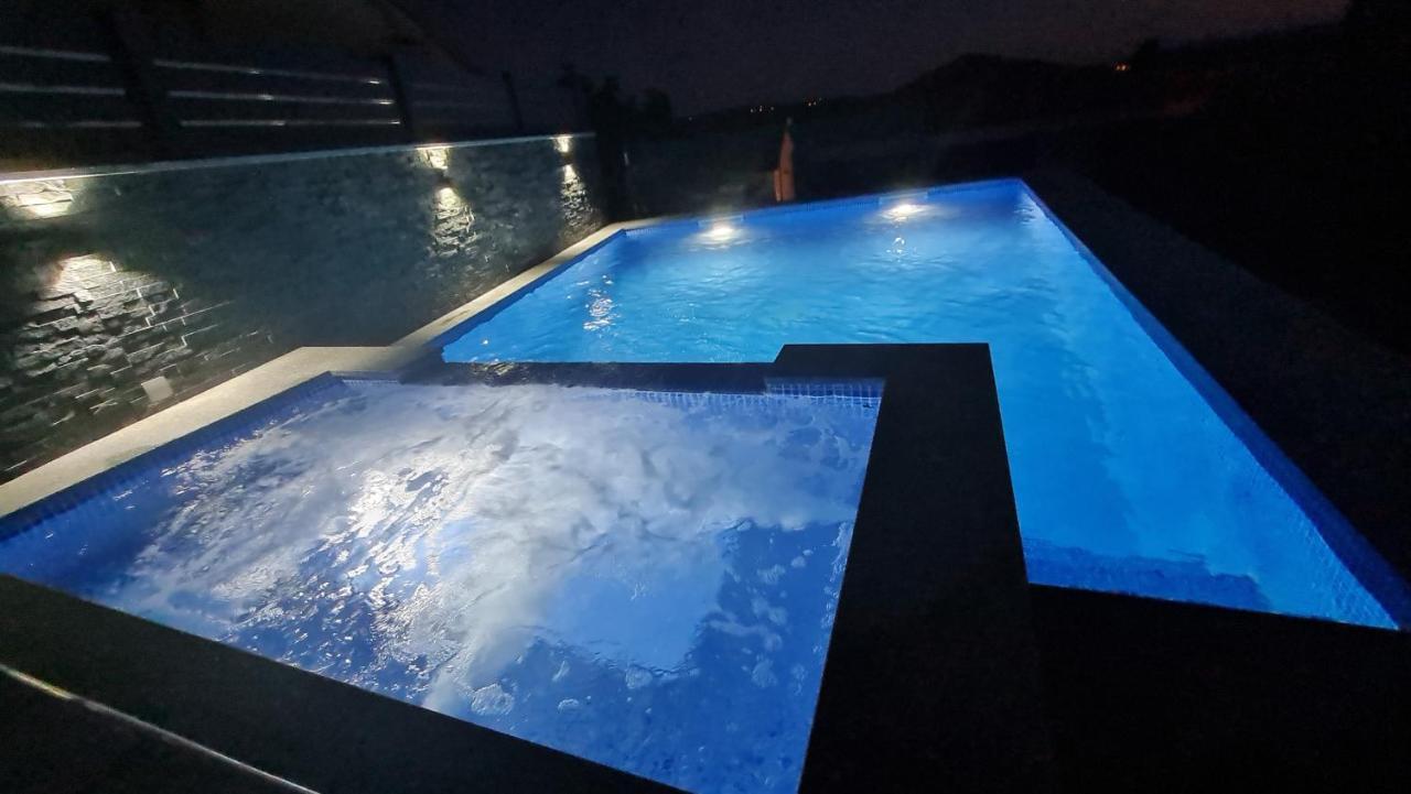 Apartments Blazevic, Heated Pool&Jacuzzi 德拉马利 外观 照片